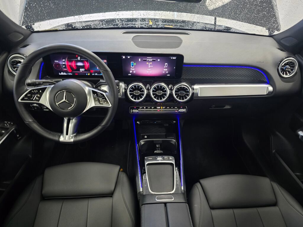 Used 2025 Mercedes-Benz GLB 250 4MATIC image 17