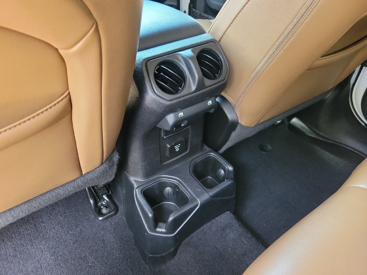 Used 2021 Jeep Gladiator Overland w/ Popular Equipment Package AWD/4WD image 12