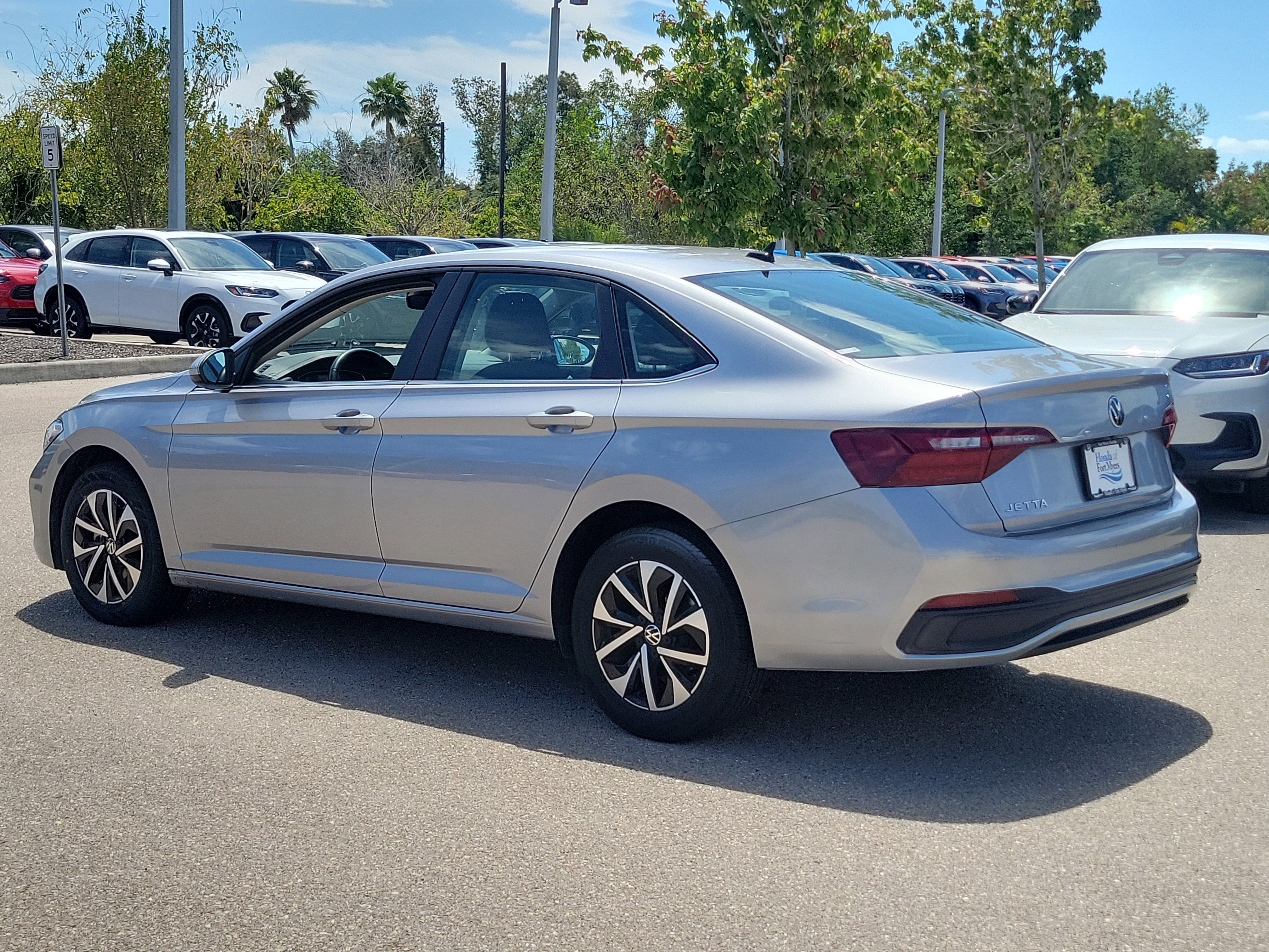 Used 2024 Volkswagen Jetta S FWD image 4