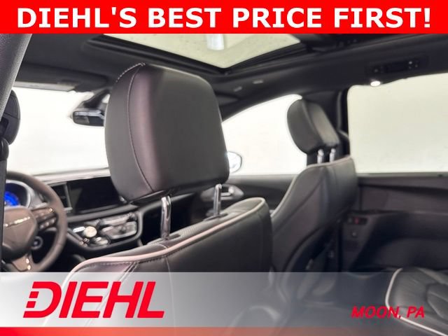 Used 2025 Chrysler Pacifica Limited FWD image 22