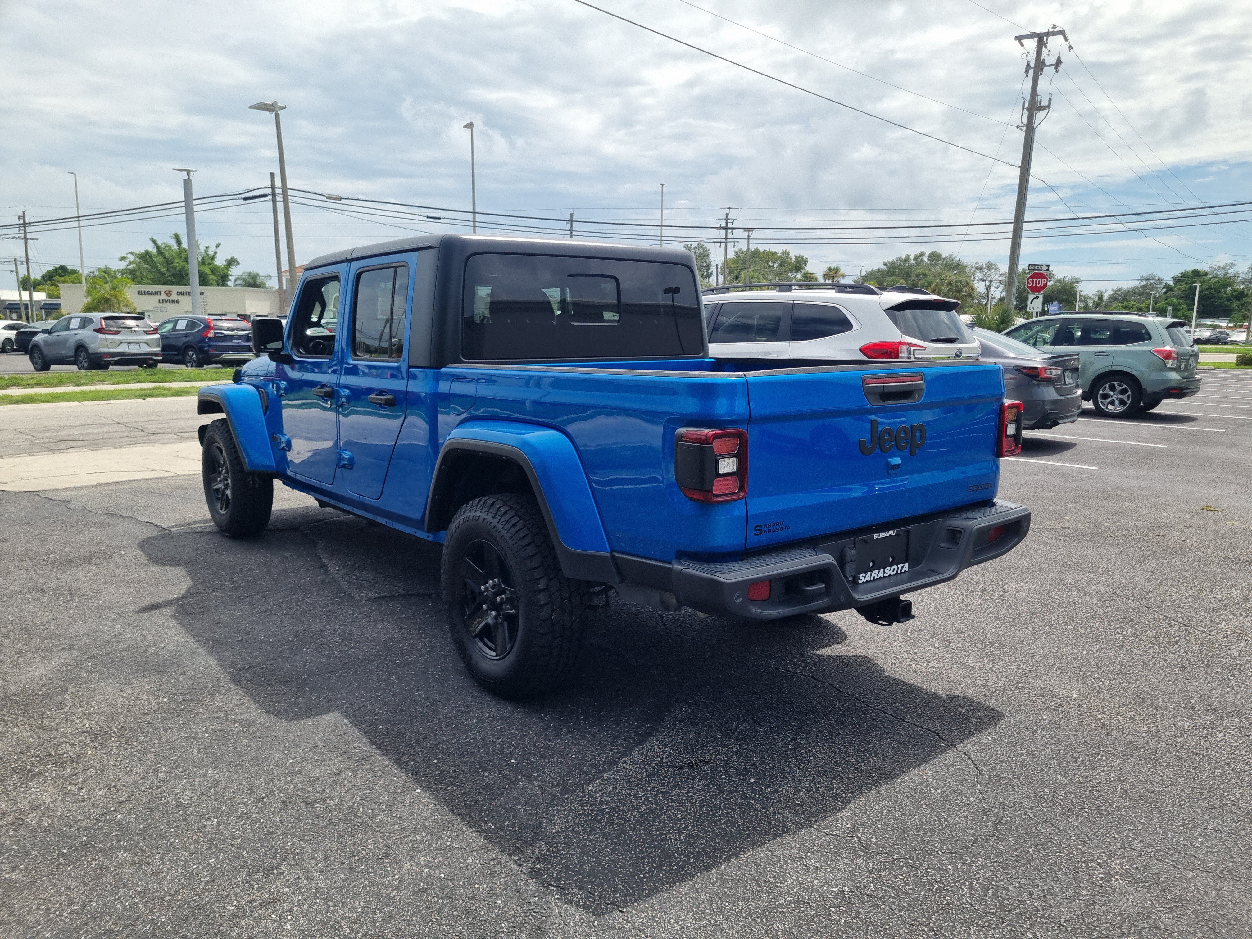 Used 2021 Jeep Gladiator Sport AWD/4WD image 4