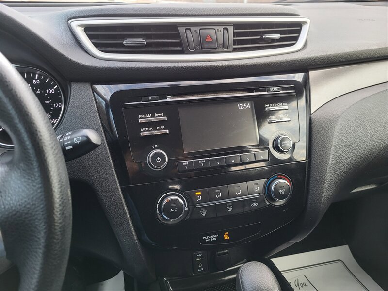 Used 2016 Nissan Rogue S image 18