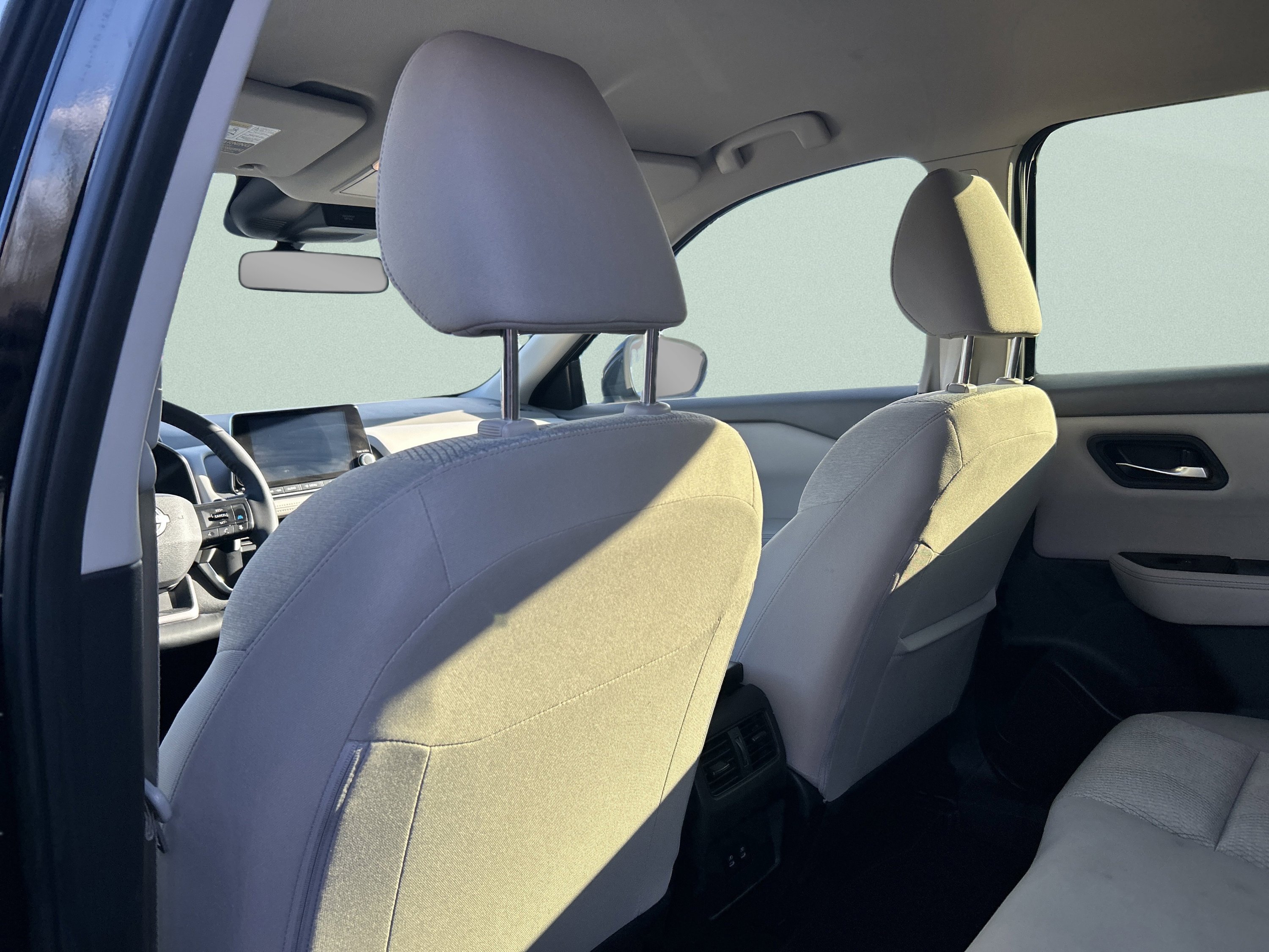 Used 2025 Nissan Rogue SV AWD/4WD image 32