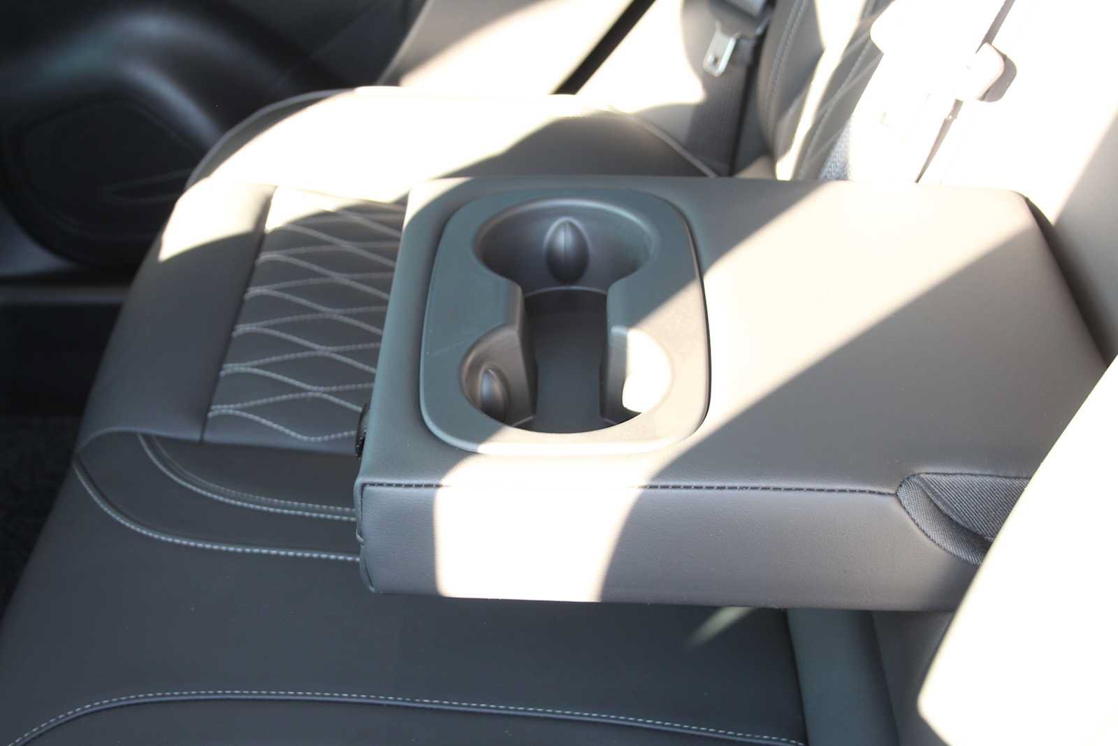 Used 2023 Buick Envision Avenir AWD/4WD image 28