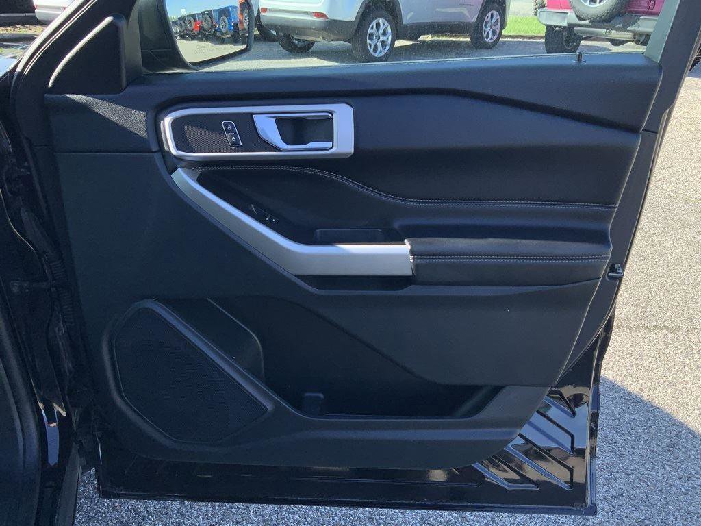 Used 2022 Ford Explorer XLT image 65