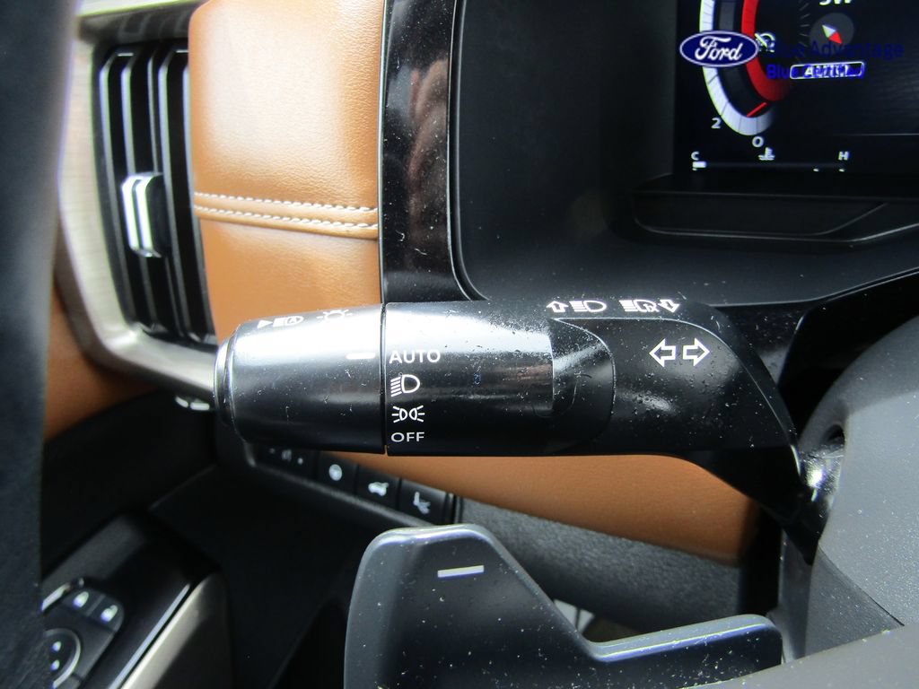 Used 2025 Nissan Pathfinder Platinum w/ Cargo Package AWD/4WD image 32