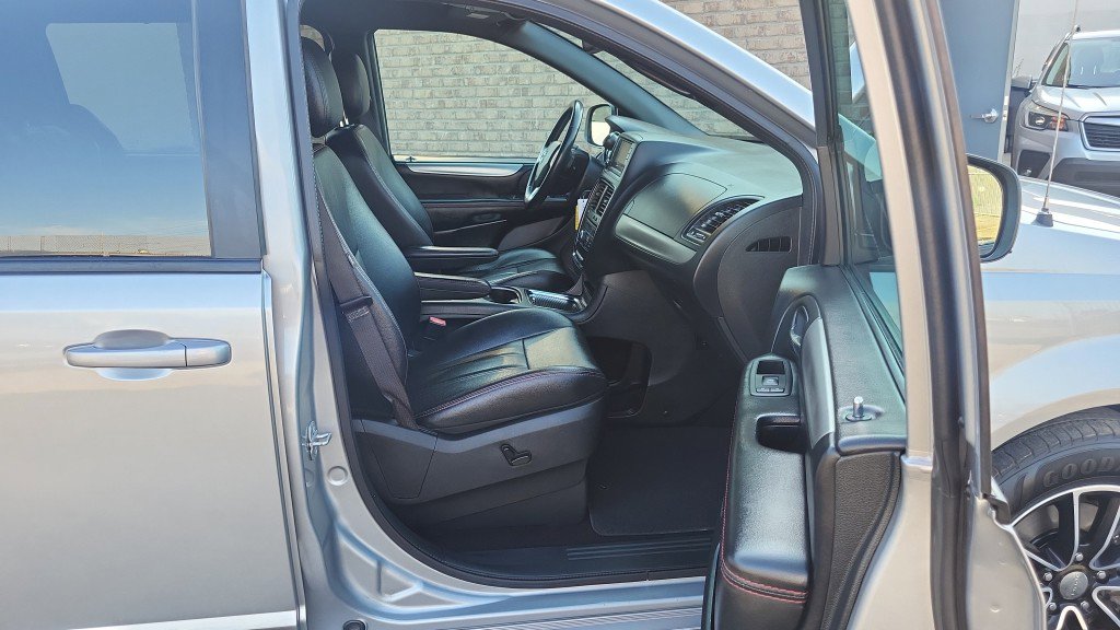 Used 2019 Dodge Grand Caravan GT image 21