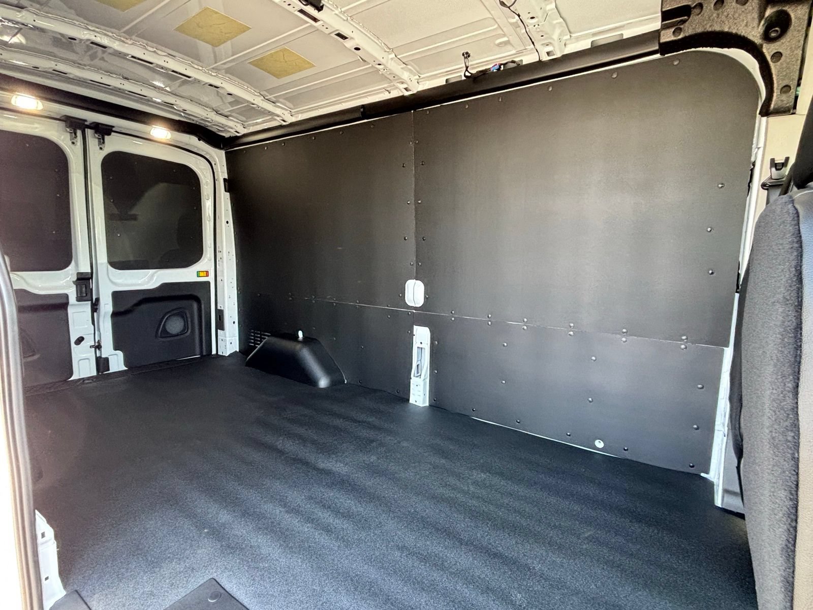 New 2026 Ford Transit 250 148 Medium Roof w/ Load Area Protection Package RWD image 15