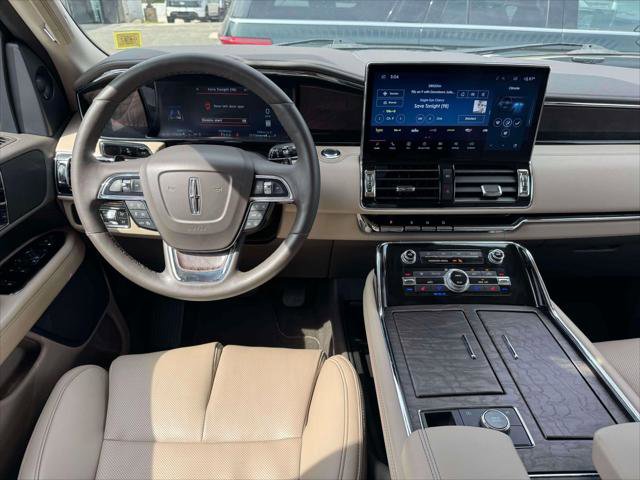 Used 2022 Lincoln Navigator 4WD image 19