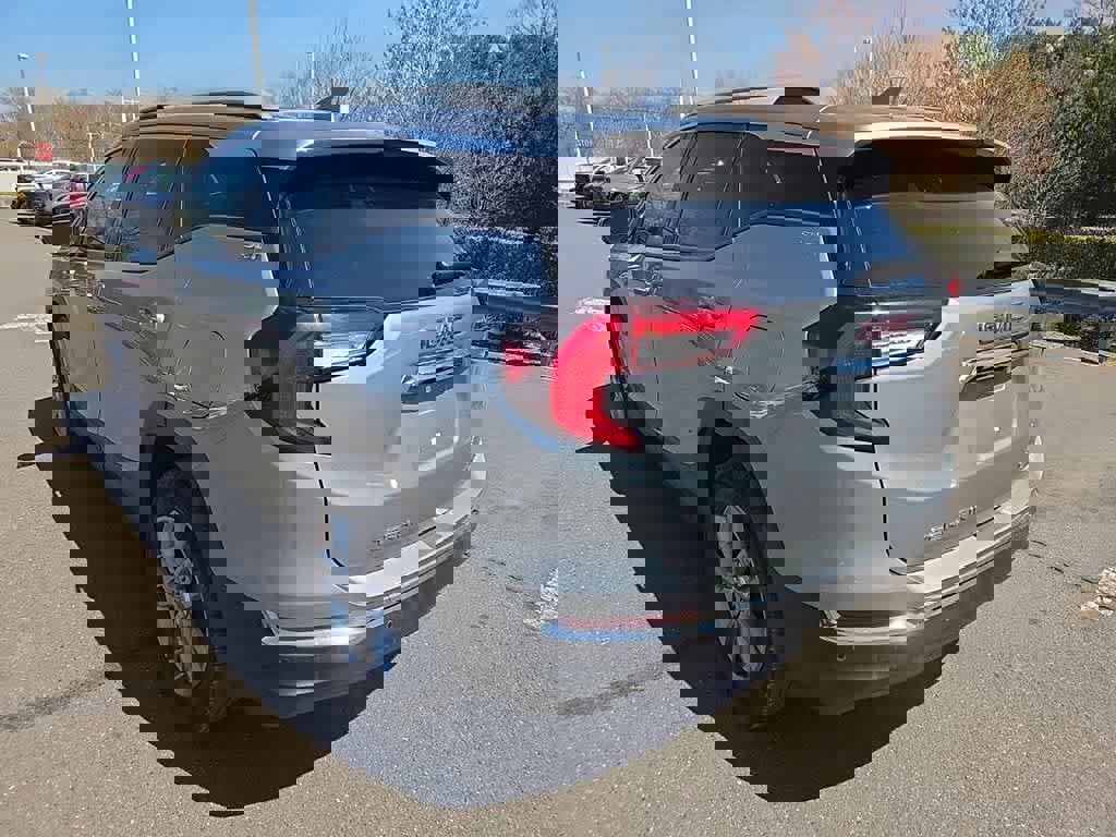 Used 2023 GMC Terrain SLT w/ Tech Package image 7