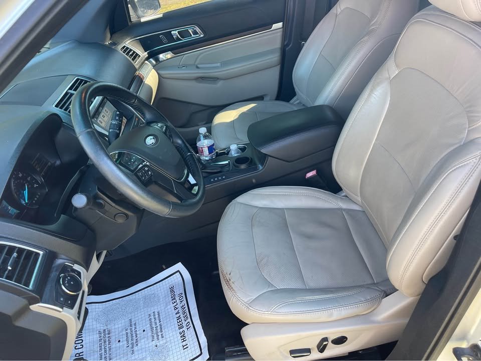 Used 2018 Ford Explorer Limited w/ Ford Safe & Smart Package image 9