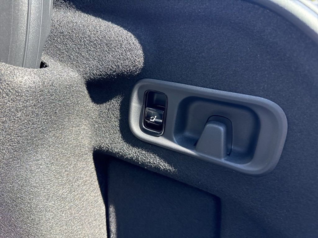 New 2025 Mercedes-Benz C 300 4MATIC Sedan image 30