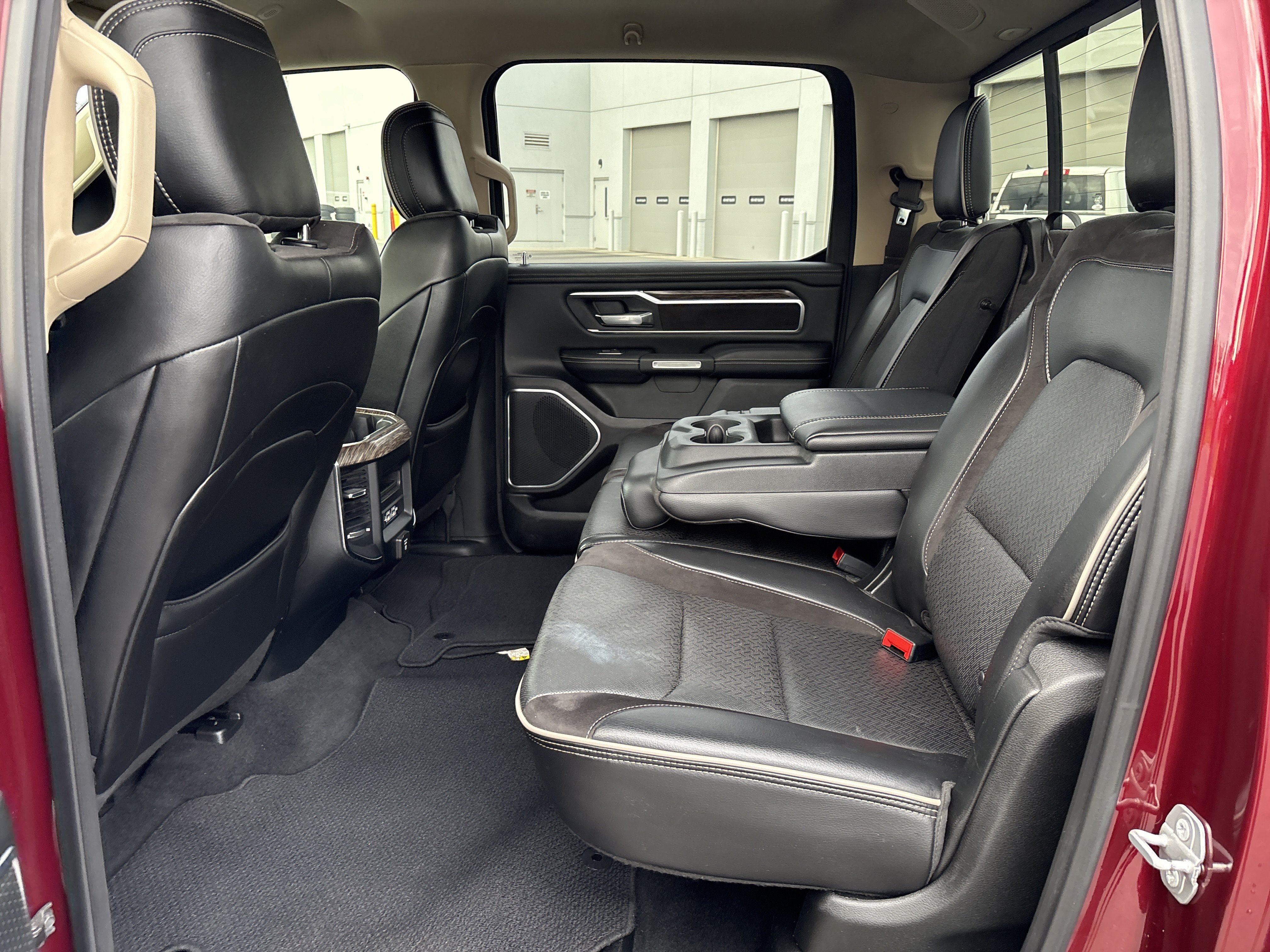 Used 2019 RAM 1500 Laramie AWD/4WD image 34