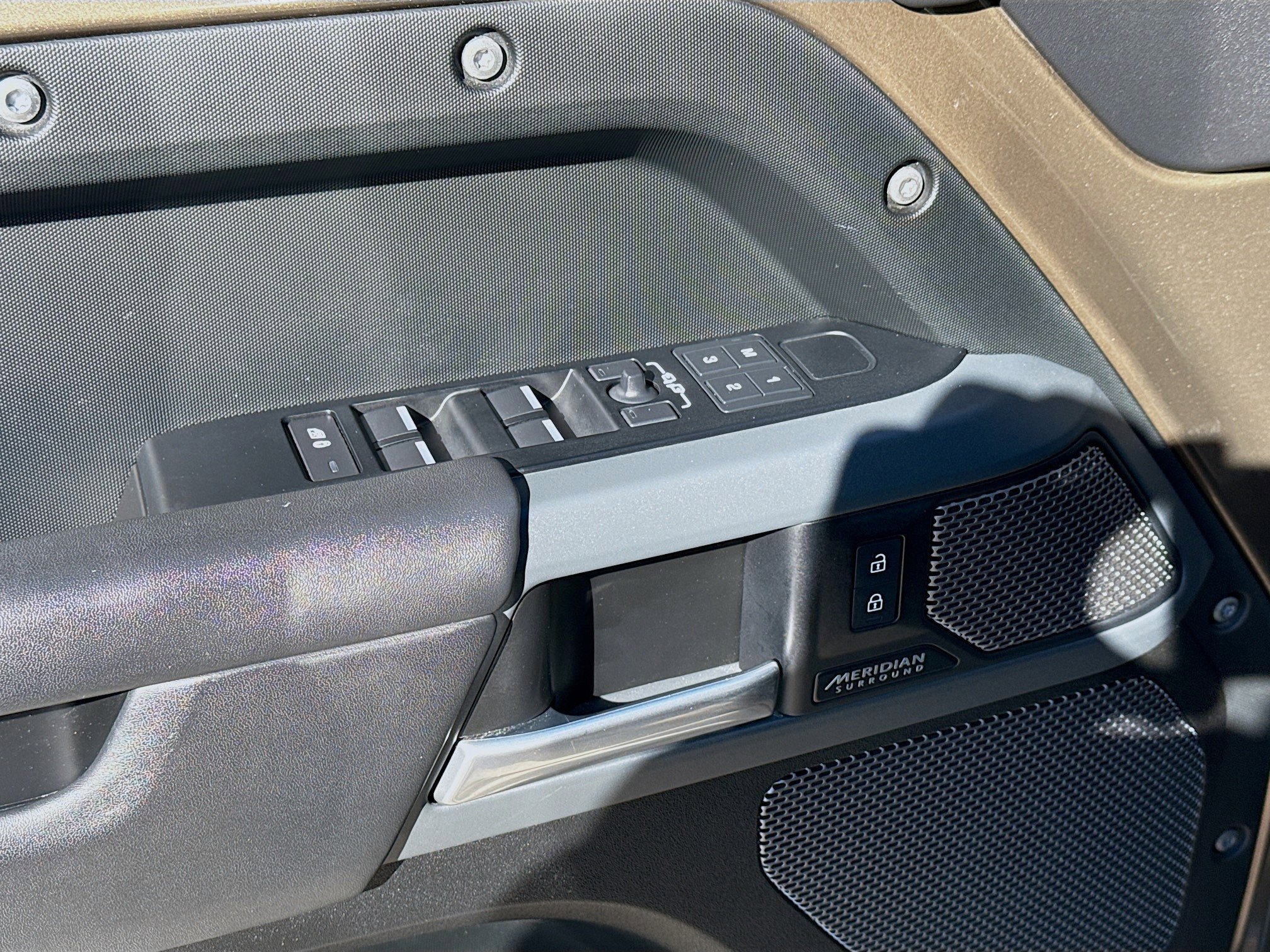 Used 2023 Land Rover Defender 110 X image 16