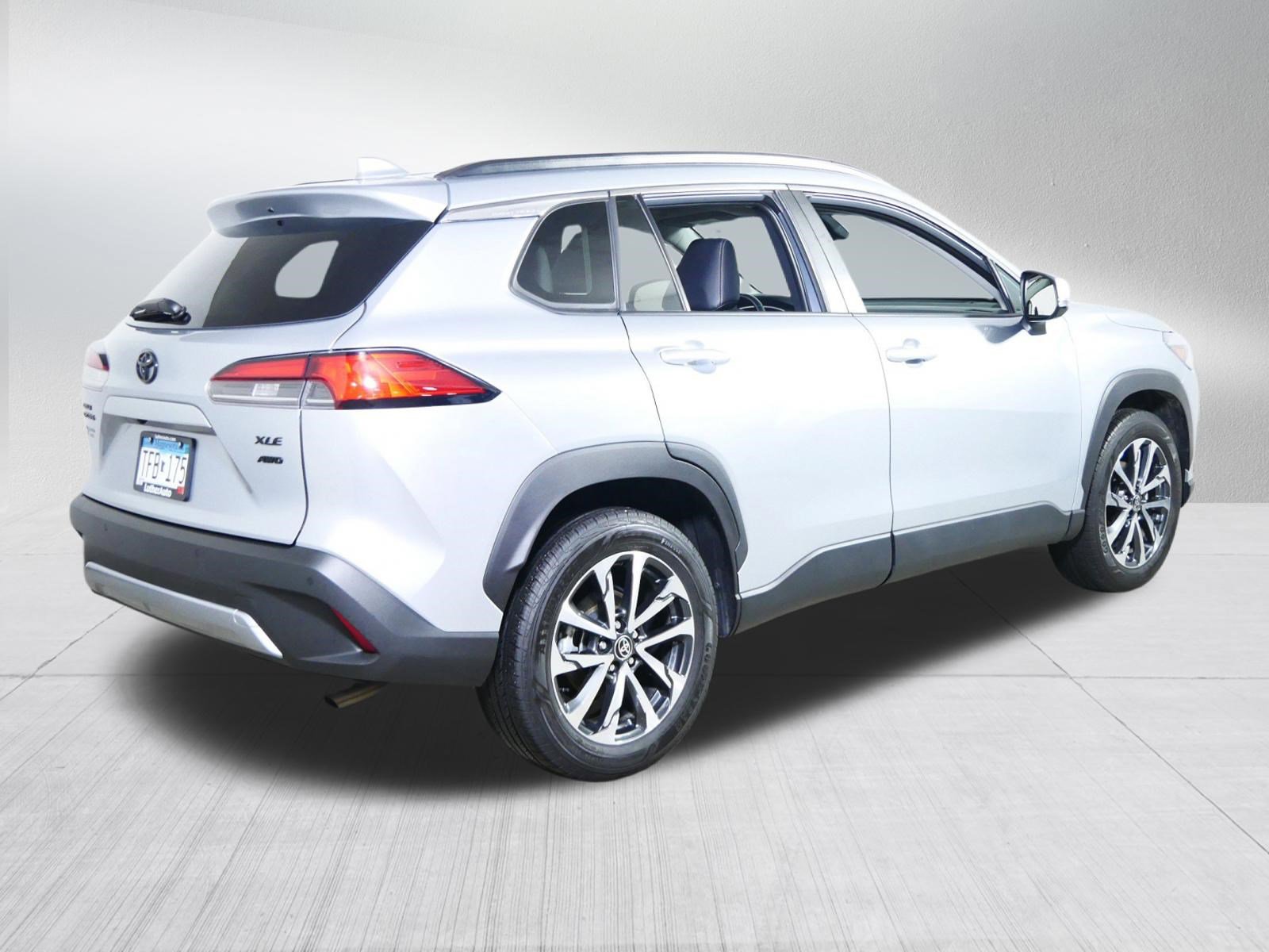 Used 2022 Toyota Corolla Cross XLE w/ Convenience Package image 7