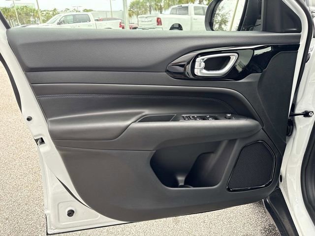 New 2026 Jeep Compass Latitude image 17