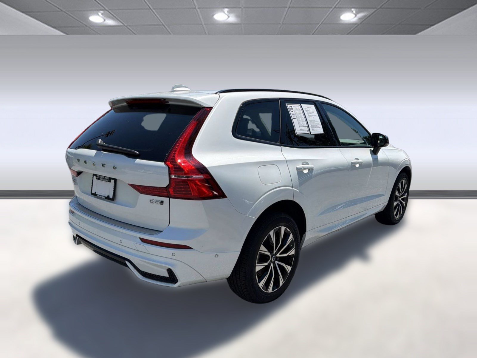 Certified 2024 Volvo XC60 B5 Plus w/ Protection Package Premier AWD/4WD image 9