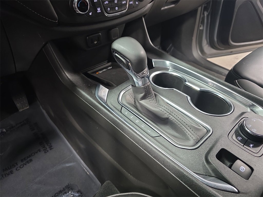 Used 2023 Chevrolet Traverse LT w/ Rear Camera Mirror Package image 25