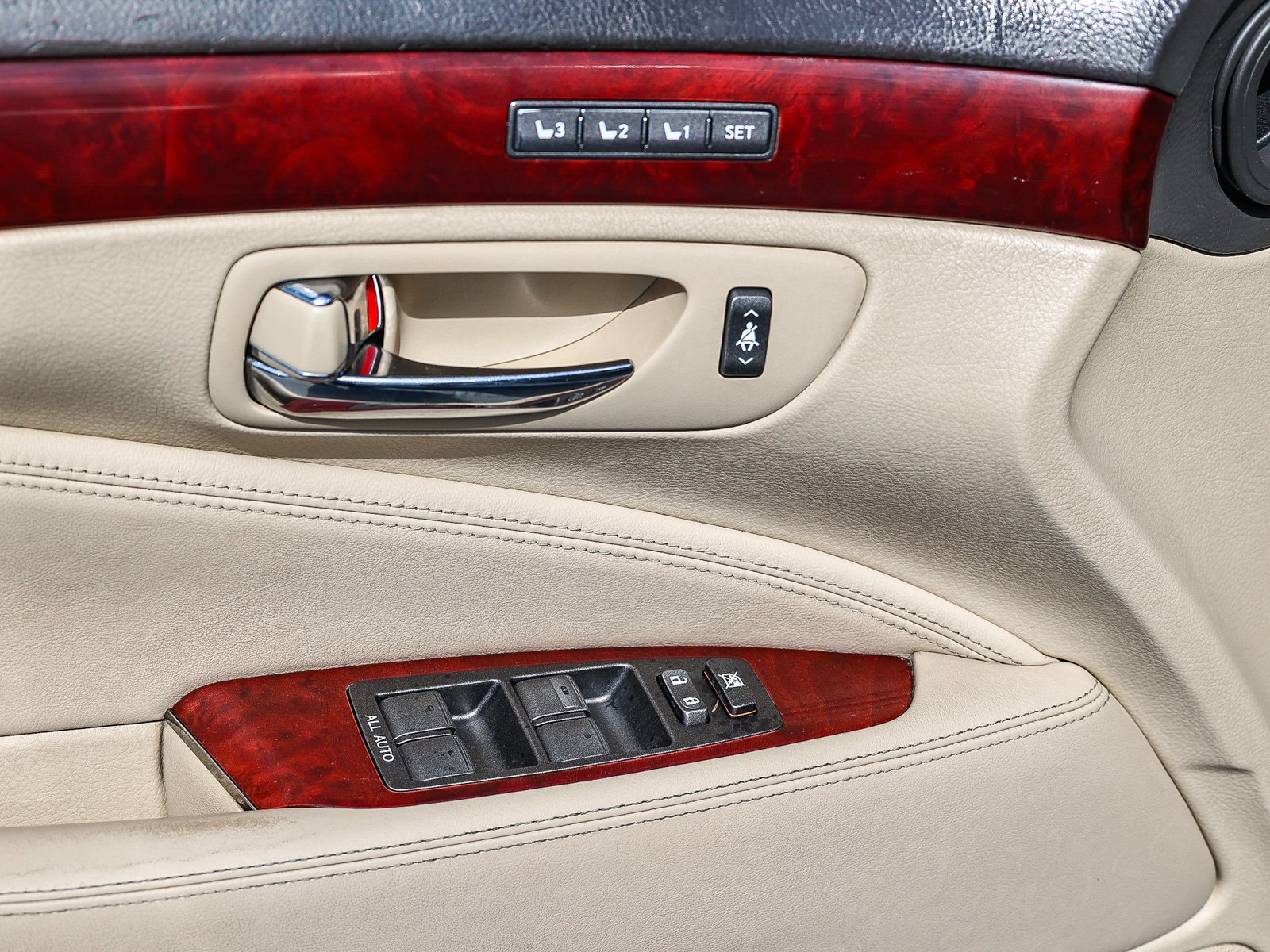 Used 2007 Lexus LS 460 RWD image 23