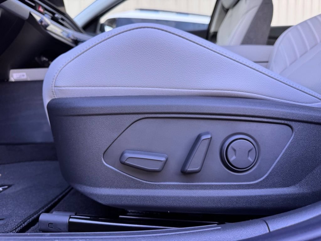New 2026 Hyundai Elantra Limited FWD image 8