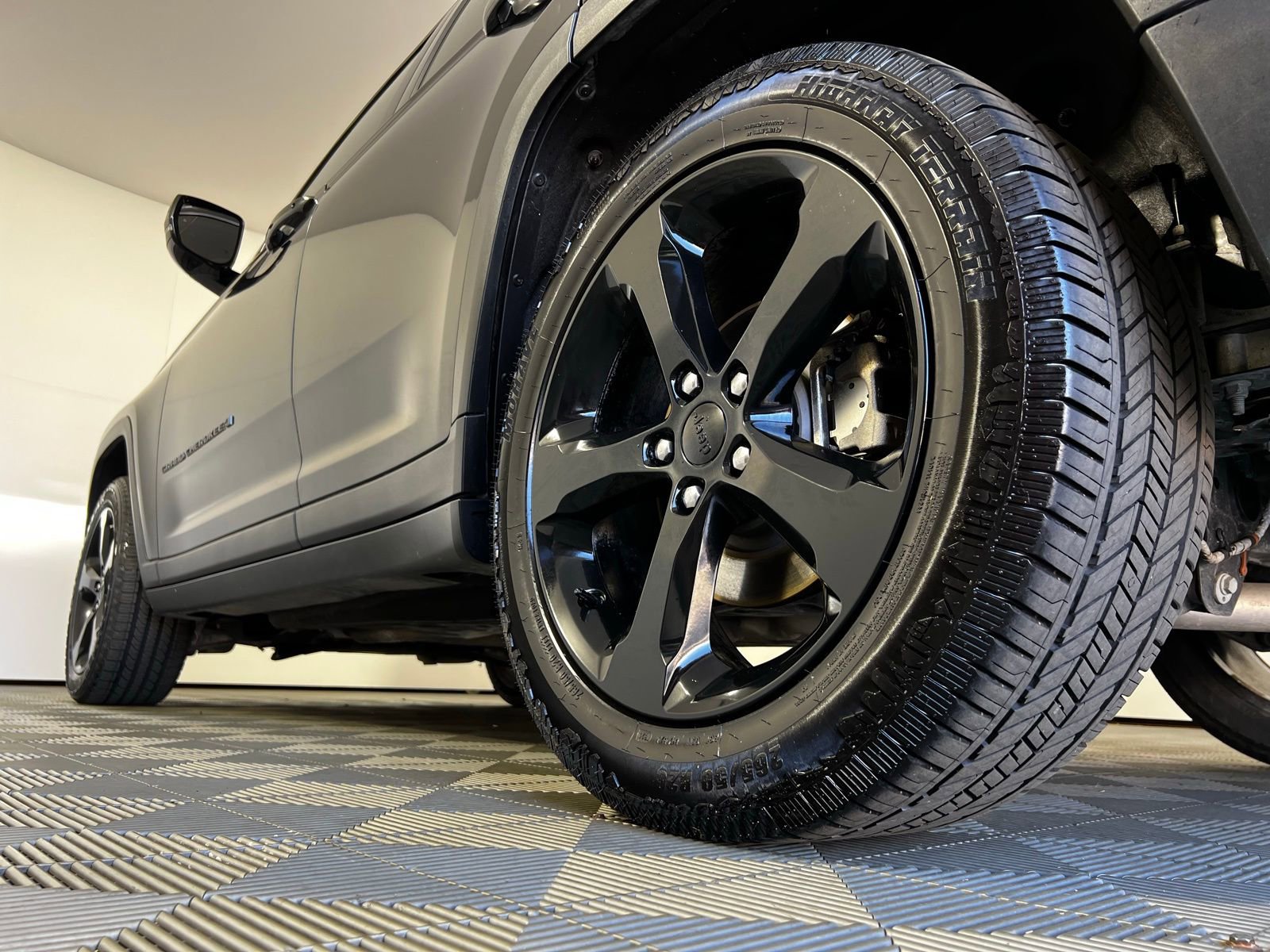 Used 2023 Jeep Grand Cherokee Altitude image 28