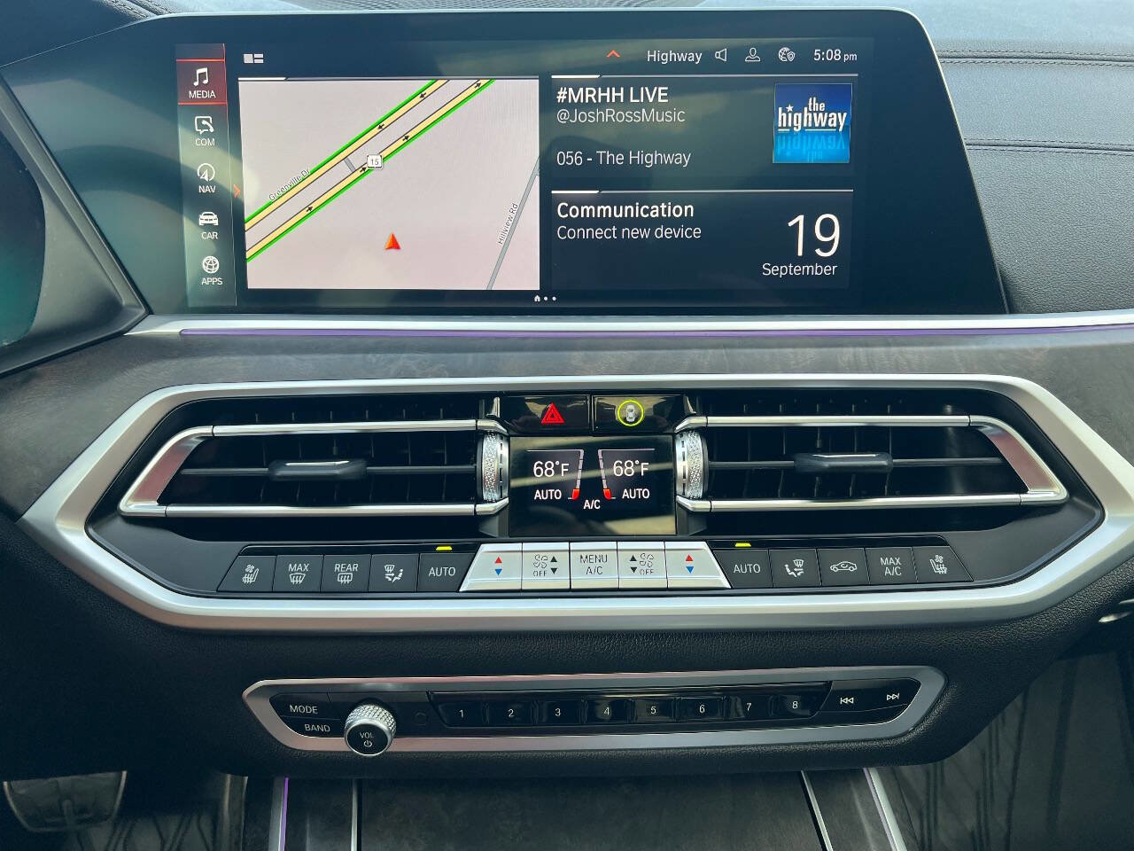 Used 2022 BMW X7 xDrive40i w/ M Sport Package image 11