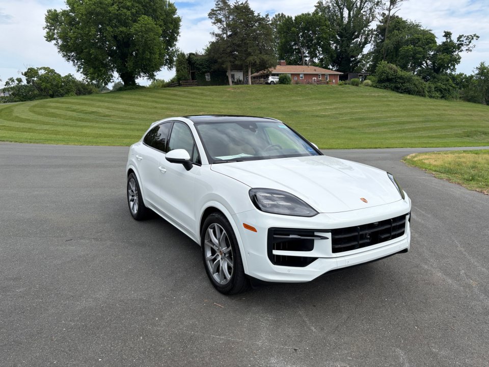Certified 2025 Porsche Cayenne Coupe AWD/4WD image 9
