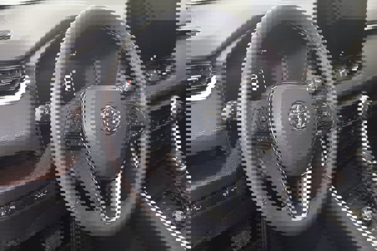 Used 2024 Toyota RAV4 Limited image 6