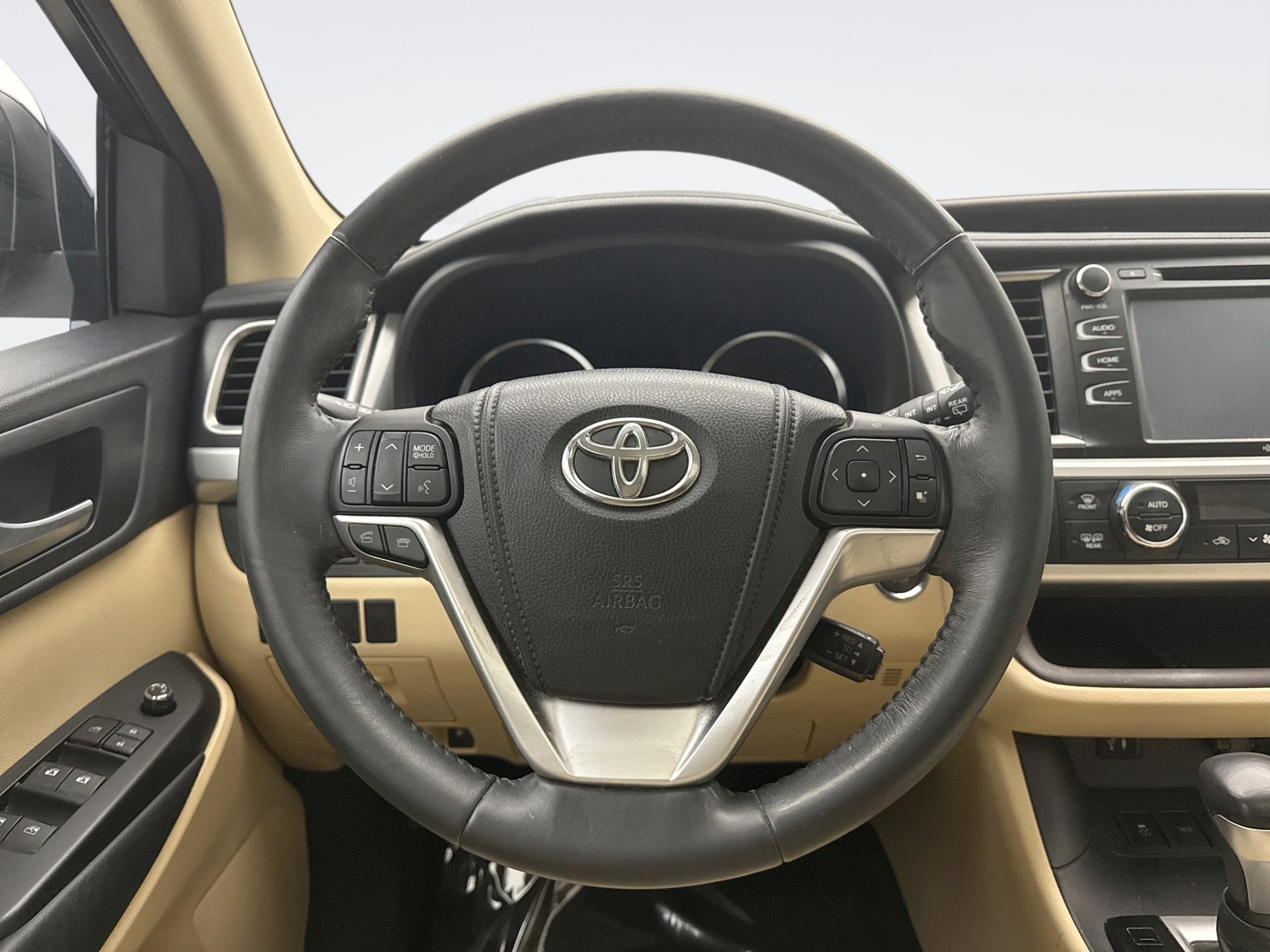 Used 2014 Toyota Highlander XLE image 12