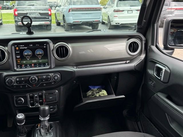Used 2023 Jeep Wrangler Unlimited Sahara w/ Cold Weather Group AWD/4WD image 30