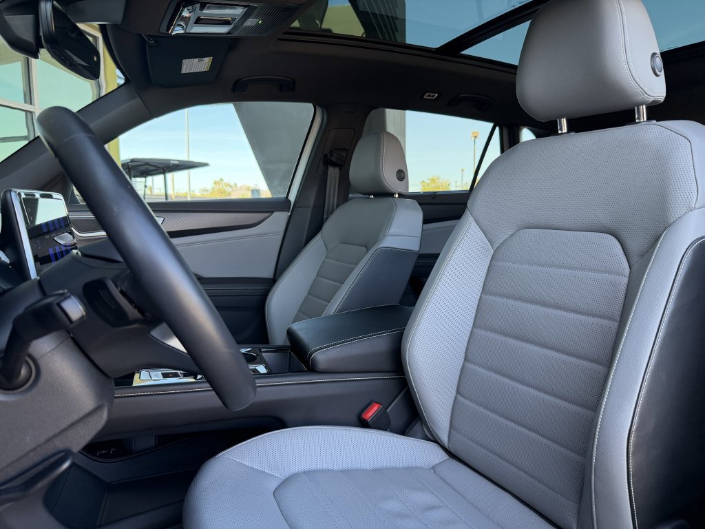 Used 2024 Volkswagen Atlas Cross Sport SEL R-Line image 37