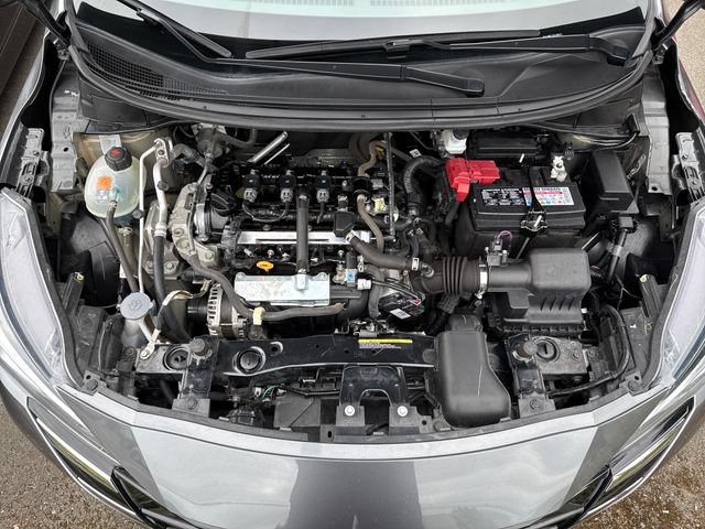 Used 2024 Nissan Versa SV FWD image 27