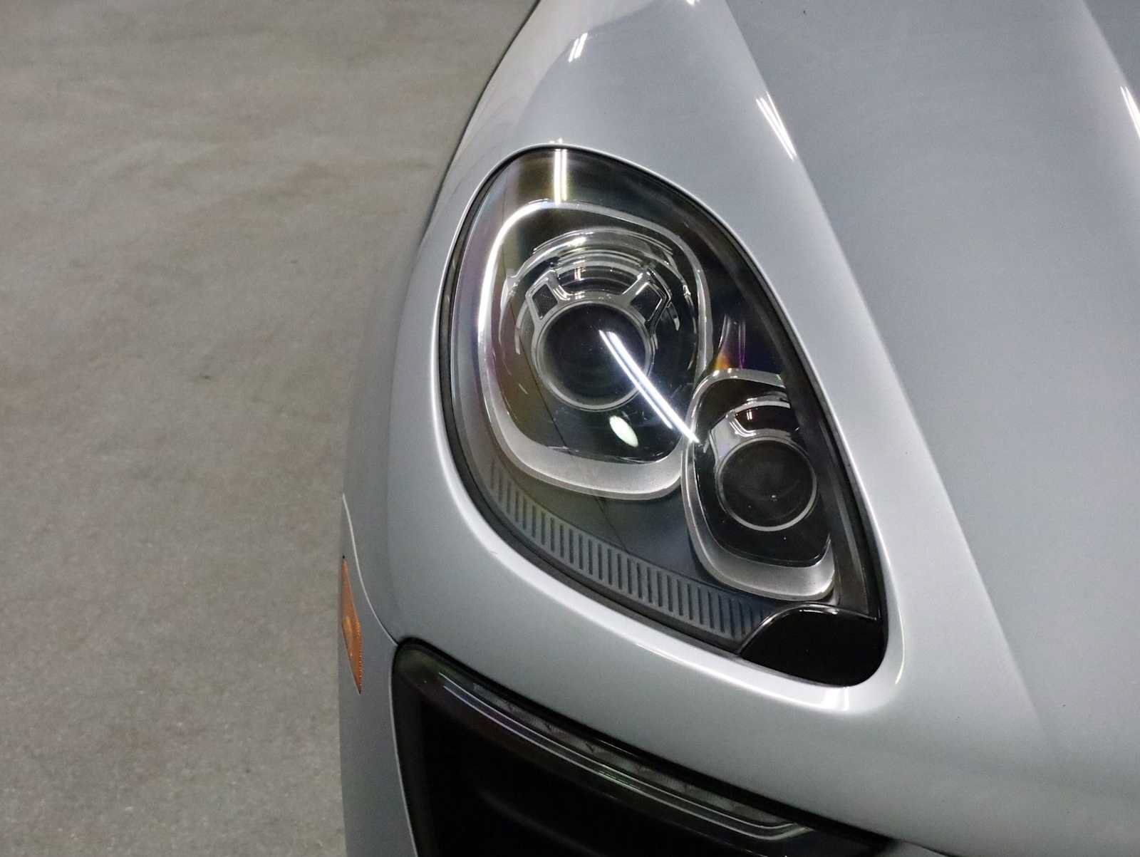 Used 2018 Porsche Macan AWD/4WD image 15