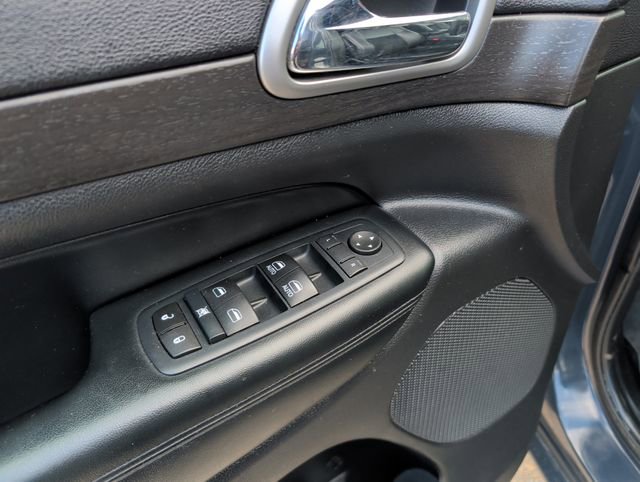 Used 2017 Jeep Grand Cherokee Altitude AWD/4WD image 16