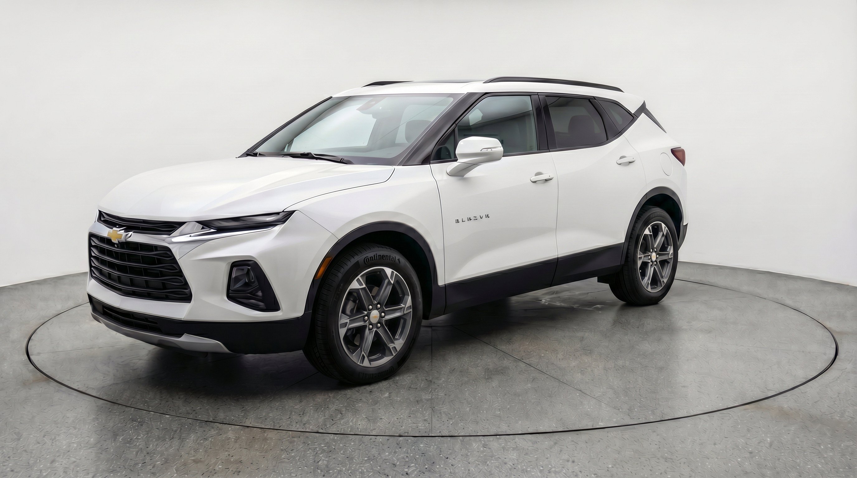Used 2025 Chevrolet Blazer LT FWD image 3