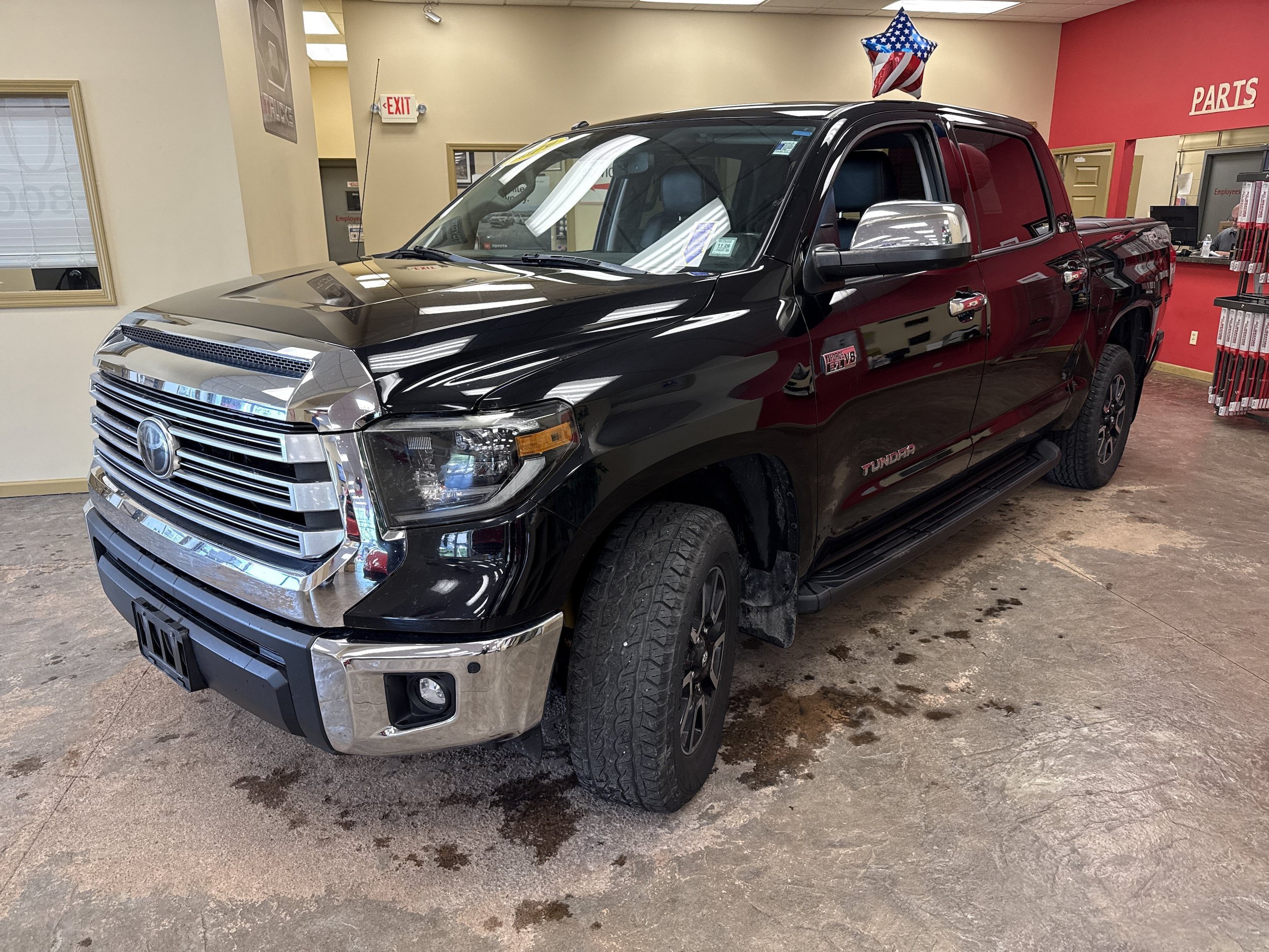 Used 2019 Toyota Tundra Limited w/ Limited Premium Package AWD/4WD image 3