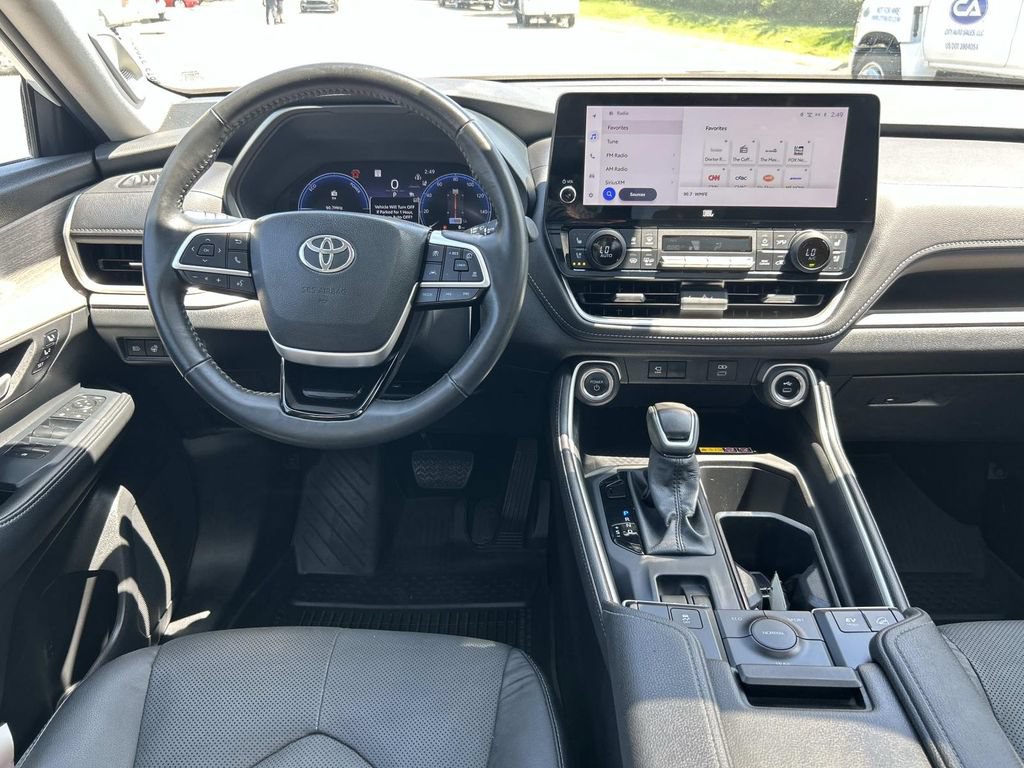 Used 2024 Toyota Grand Highlander AWD Hybrid image 23