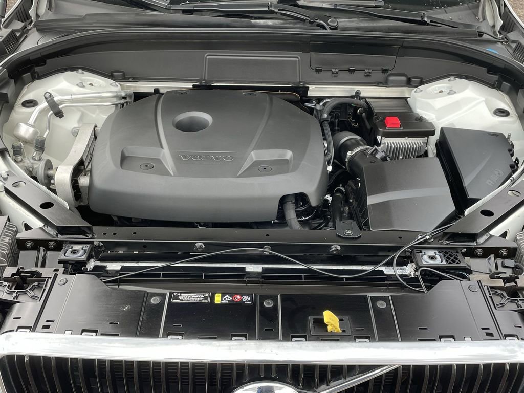 Used 2021 Volvo XC60 T5 Momentum w/ Premium Package image 30