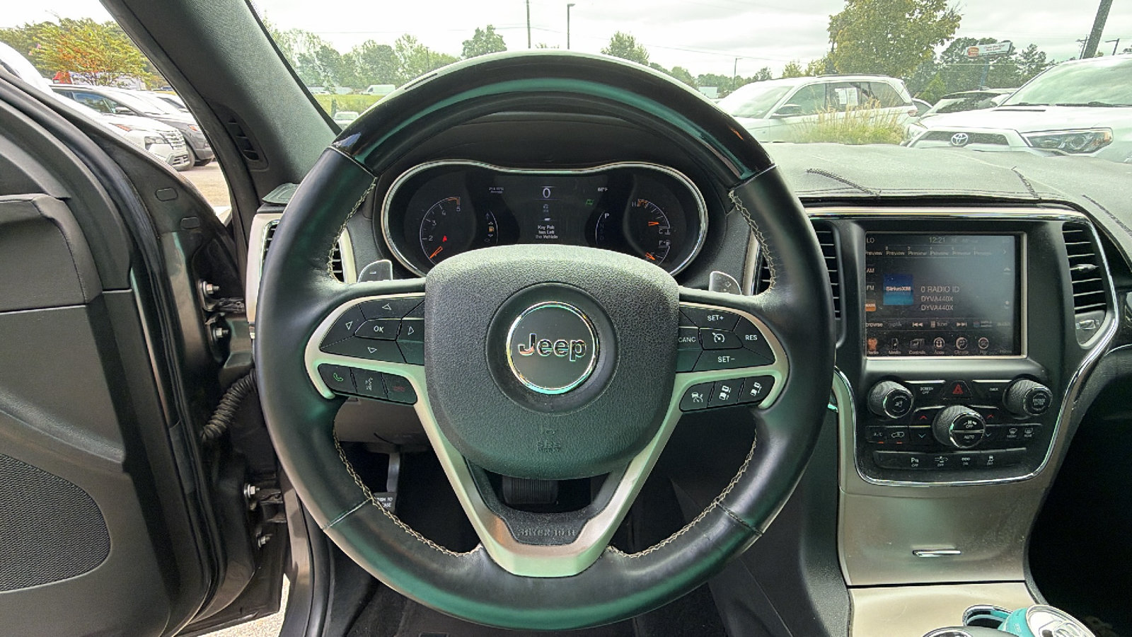 Used 2014 Jeep Grand Cherokee Overland w/ Advanced Technology Group RWD image 27