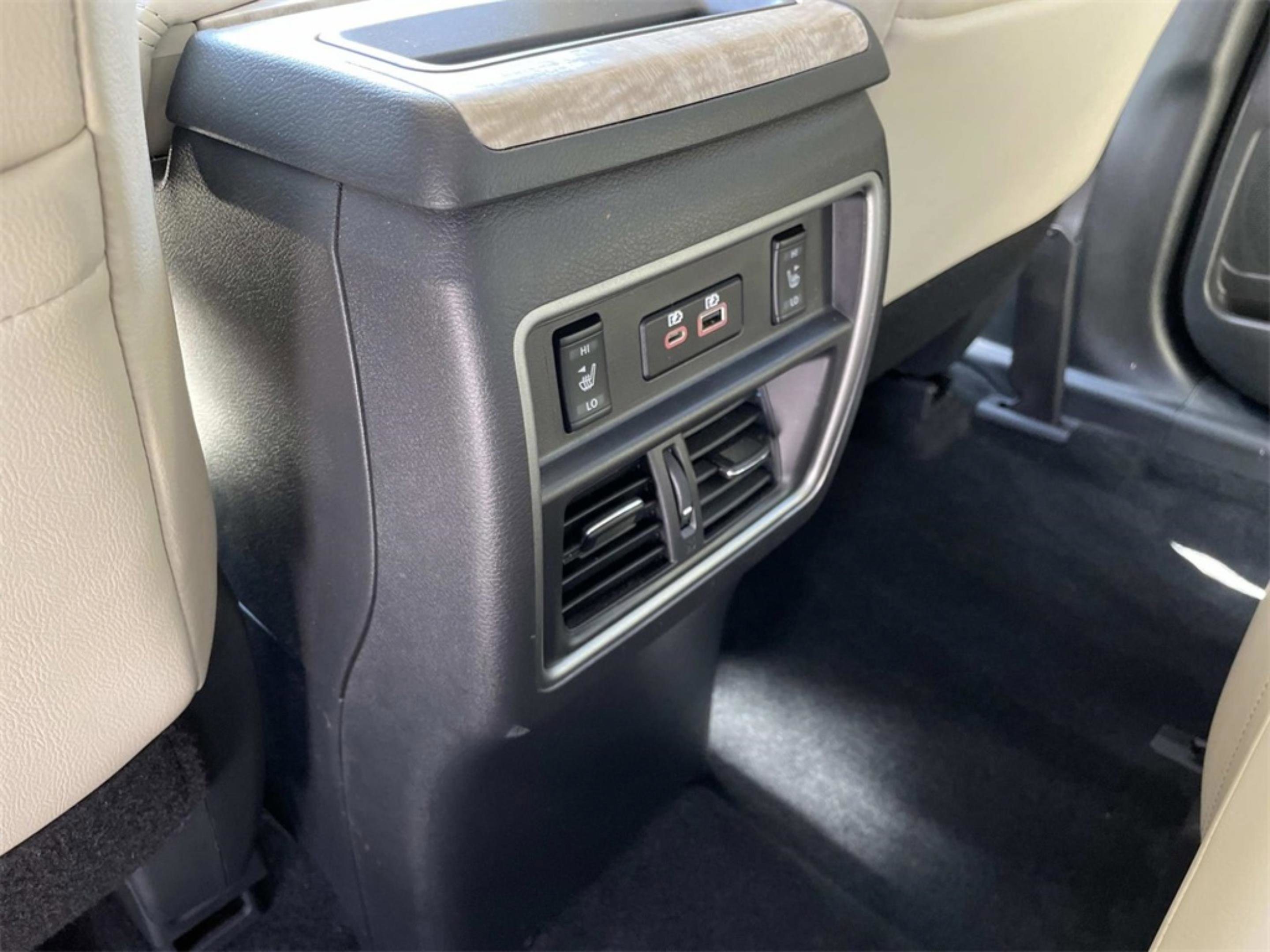 Used 2024 Nissan Murano SL image 9