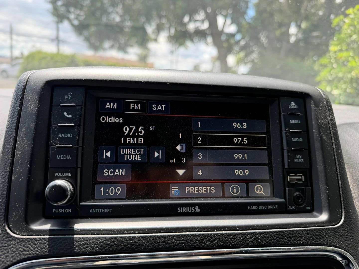 Used 2017 Dodge Grand Caravan SXT FWD image 24