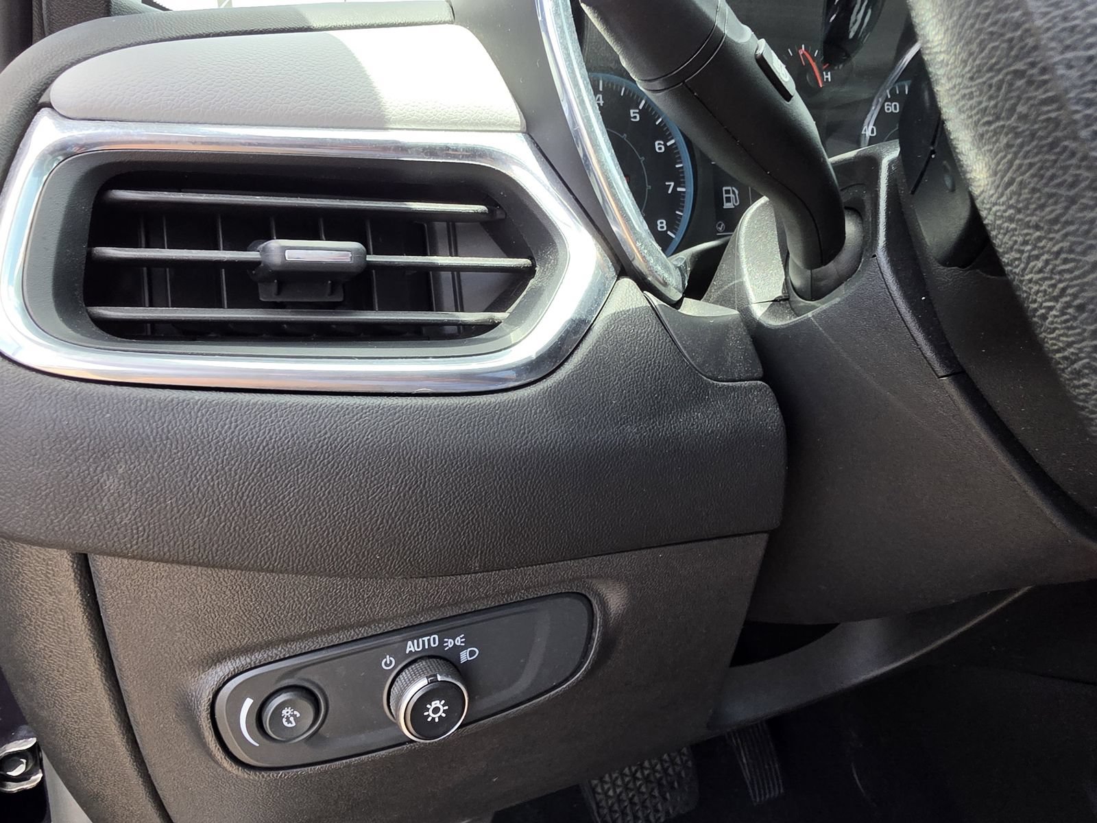 Used 2020 Chevrolet Equinox LS w/ LS Convenience Package FWD image 19