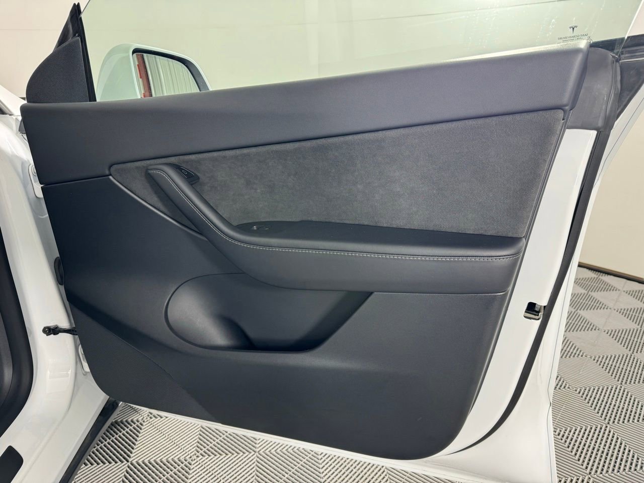 Used 2022 Tesla Model Y Long Range image 23