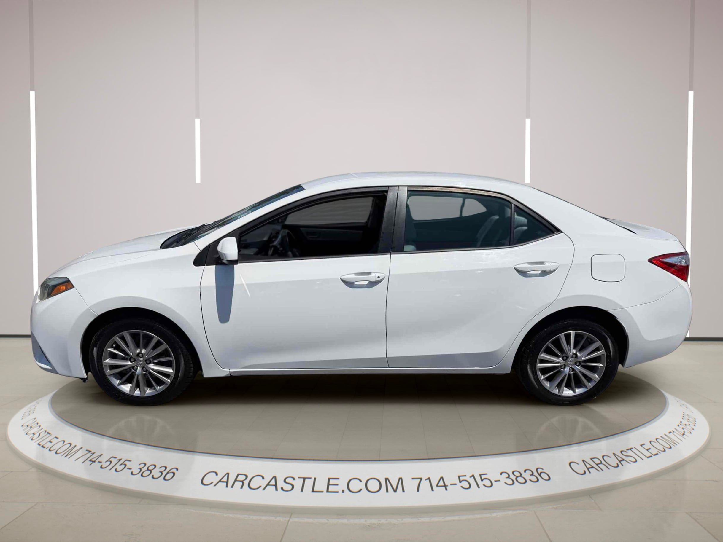 Used 2014 Toyota Corolla LE FWD image 2