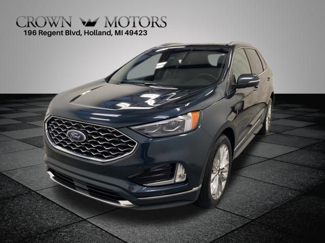 Used 2022 Ford Edge Titanium w/ Equipment Group 301A AWD/4WD image 3
