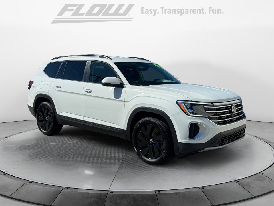 Used 2025 Volkswagen Atlas SE w/ Black Wheel Package