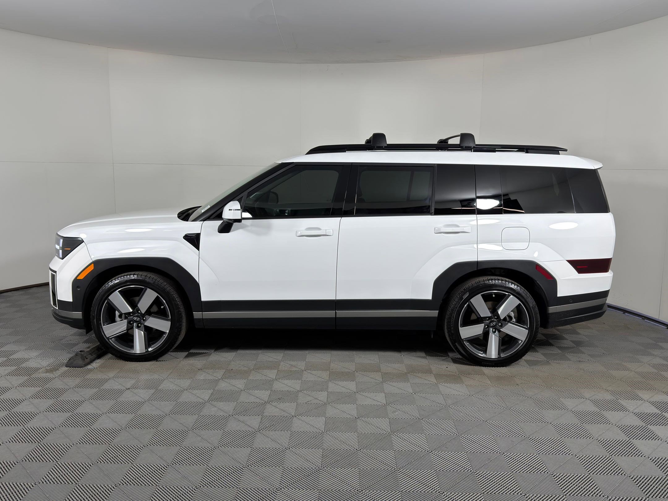 Used 2025 Hyundai Santa Fe Limited image 2