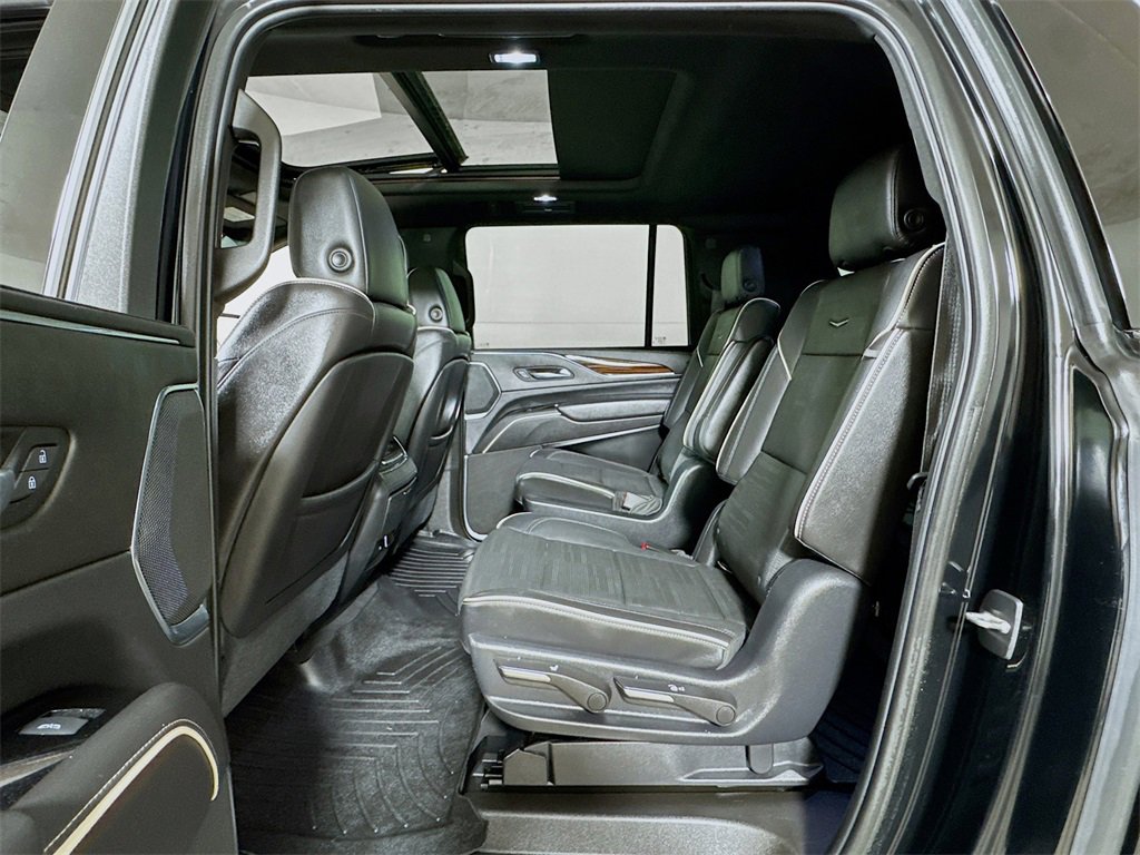 Used 2021 Cadillac Escalade ESV Premium Luxury image 24