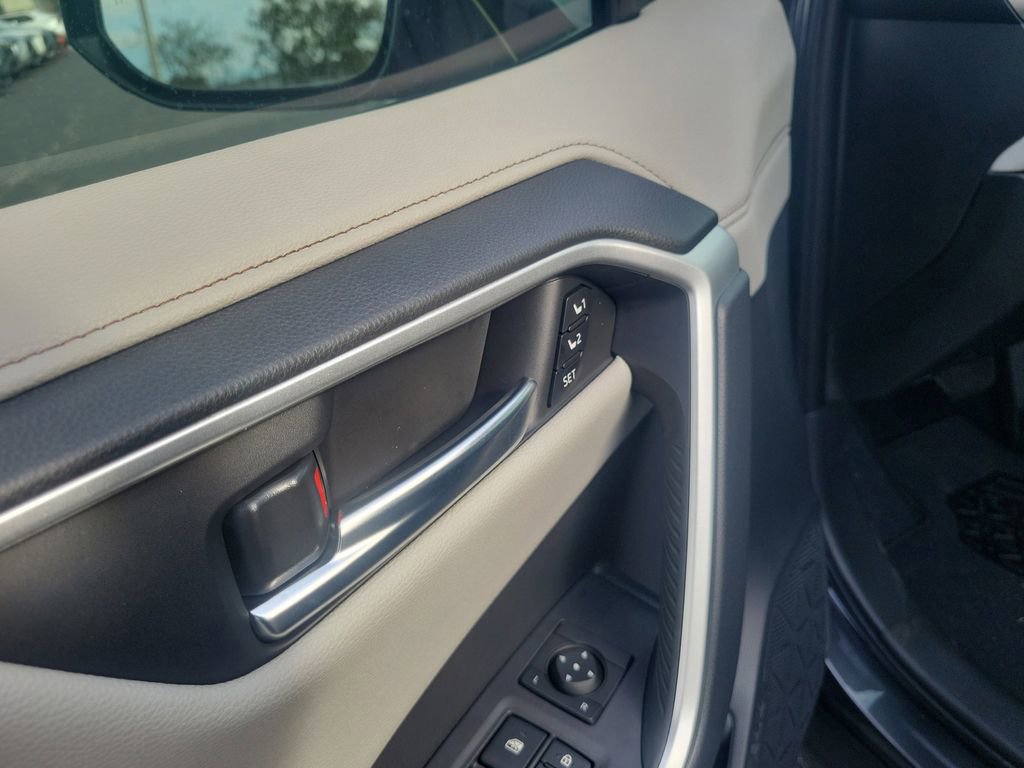 New 2025 Toyota RAV4 Limited image 18