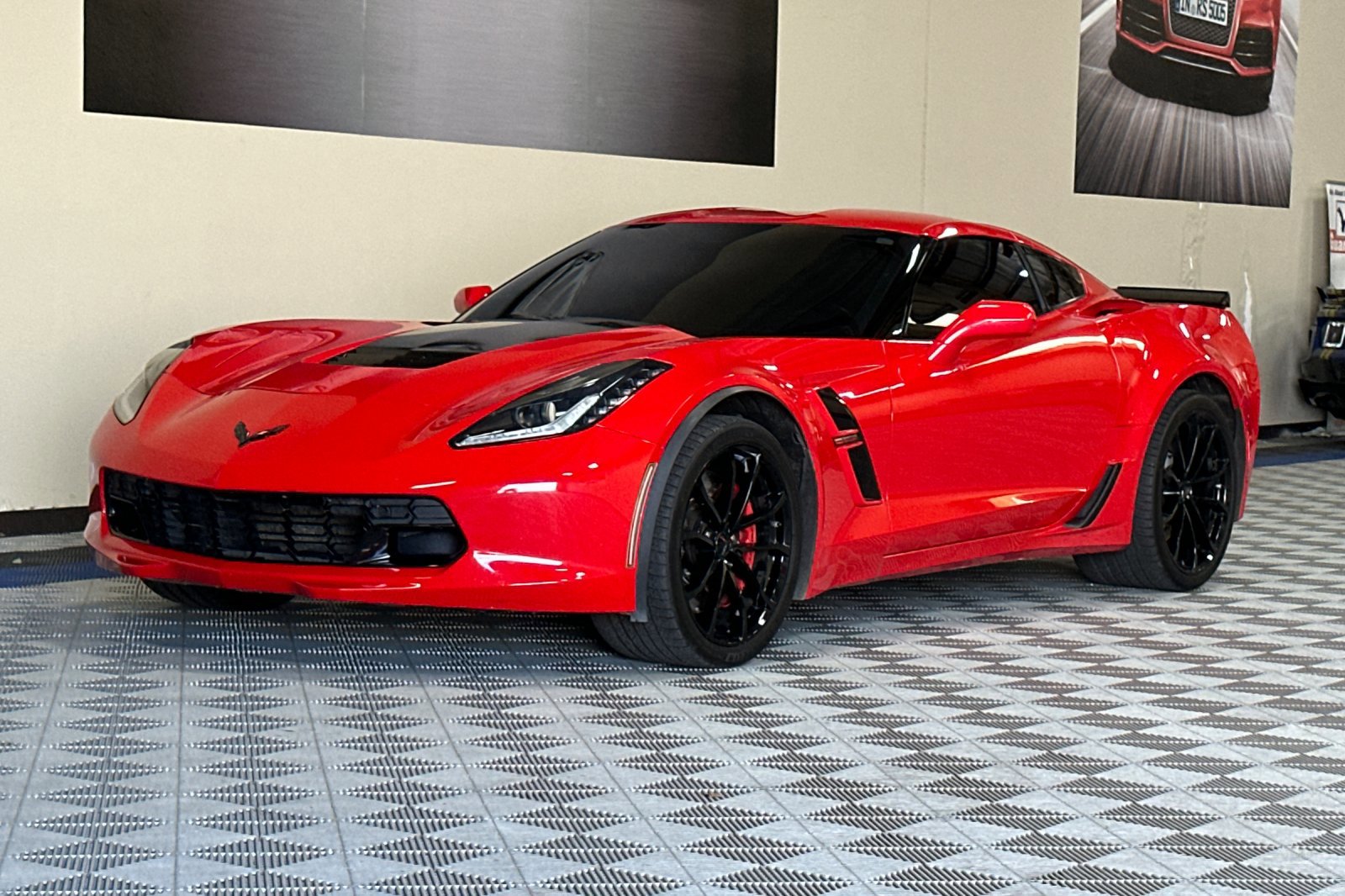Used 2019 Chevrolet Corvette Grand Sport w/ Carbon Flash Badge Package image 8